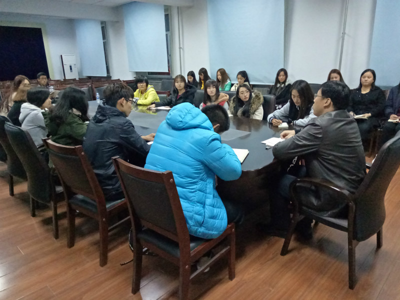 1如何当好一个班委.jpg 1如何当好一个班委.jpg